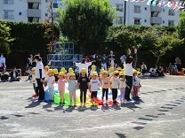 くま組がパラバルーンを行っている写真