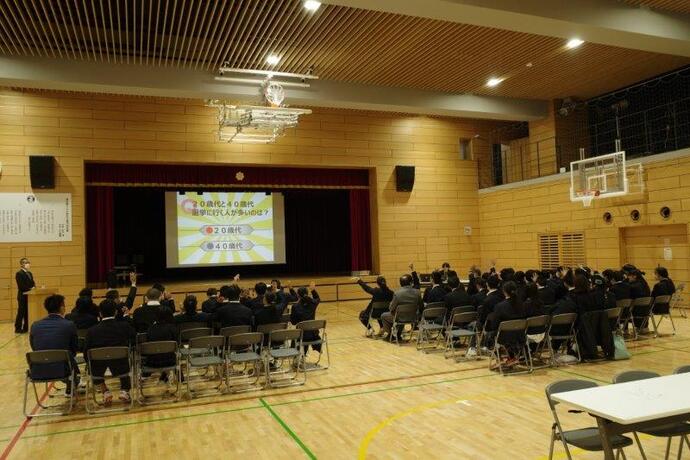 出前授業の選挙クイズの写真です