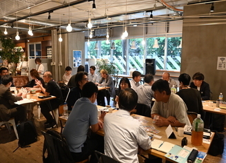 写真：交流会の様子1枚目