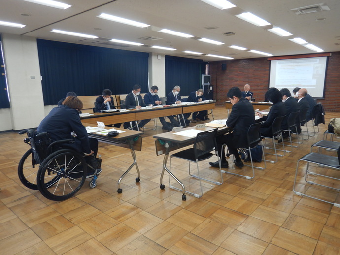 会議の様子を写した写真