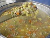 写真:大鍋で煮ている芋汁