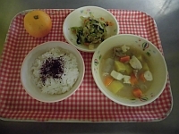 写真:芋汁の給食