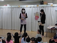 写真:先生たちの出し物の様子