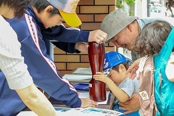 写真:過去のスタンプラリーの様子