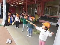 写真:羽根つきの様子