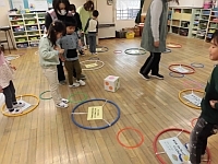 写真:人間すごろくの様子