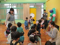 写真：春の遠足ボール投げ3歳児2