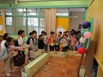 写真：春の遠足ボール投げ2