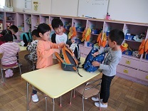 写真：春の遠足準備5歳児