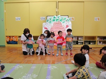 写真：誕生会集合