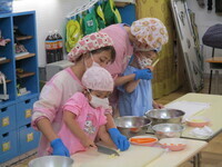 調理をしている様子の写真