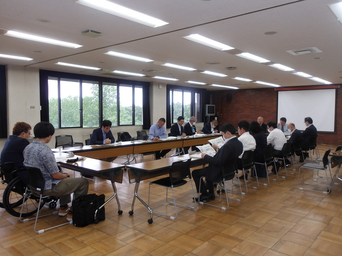 会議の様子を写した写真