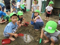 写真：泥んこ遊び8