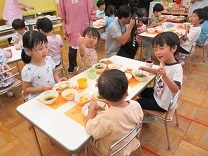 写真：カレーパーティ会食3