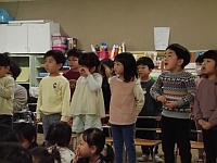 写真:4歳児のうたの出し物