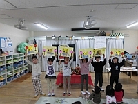 写真:5歳児のひな人形製作