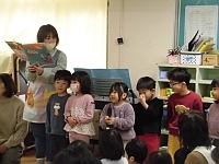 写真:司会をする4歳児の様子