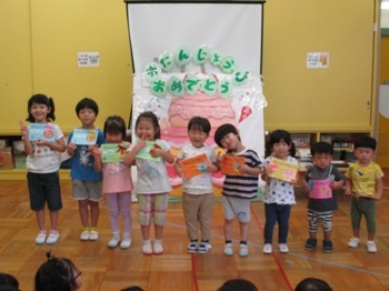 写真：誕生会集合