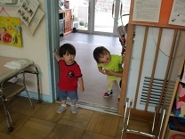 写真：トウモロコシの皮むき4