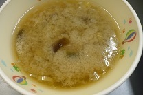 写真：なすと油揚げのみそ汁