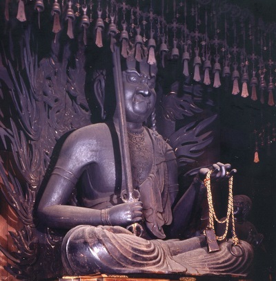 奥殿に安置されている丈六不動明王坐像の写真