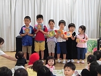 写真:カードをもらったところ