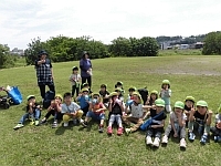 写真:5歳児がおやつを食べている様子