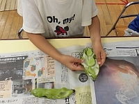 写真:さやむきをしているところ