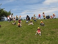 写真:下から見た土手滑りの様子