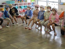 身支度を済ませた5歳児の写真