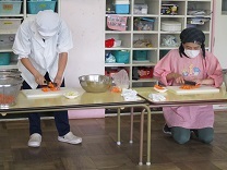 職員の実演の写真