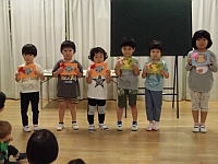 写真:カードをもらったところ