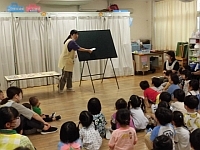 写真:パネルシアターが始まるところ