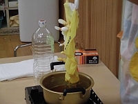 写真:染まった布