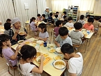 写真:食べている様子