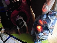 写真:めいろの中のトンネル