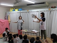 写真:しりとりうたをしているところ