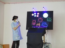 ハッピーバースデイお月様のブラックシアターの写真