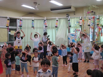 1日目の盆踊りの様子の写真