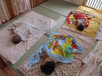 写真：0歳児昼寝2