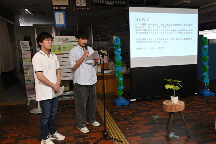 写真:被爆アオギリ二世の植樹