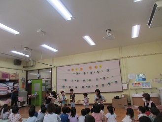 金メダルをもらっている写真