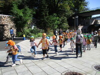 動物園に入場の様子の写真