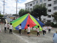 パラバルーンの競技の様子の写真