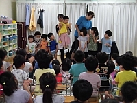 写真:お祝いのうたの様子