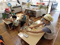 写真:りすぐみの給食の様子