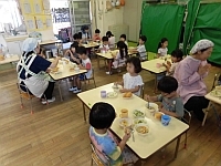 写真:こあらぐみの給食の様子