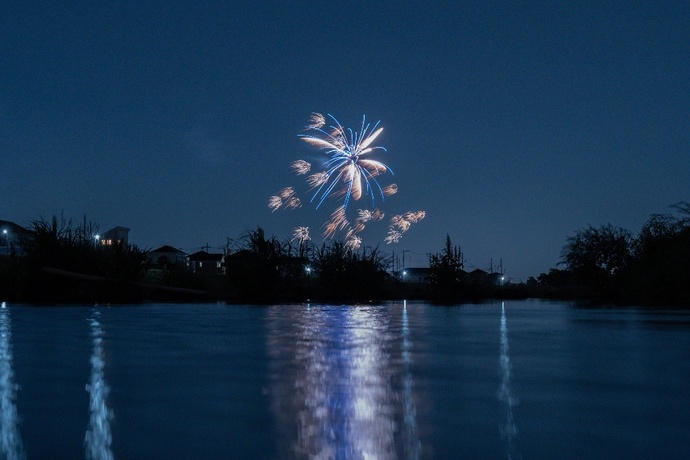 写真:『浅川と花火』