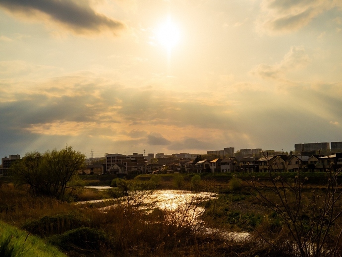 写真:『あさかわに降り注ぐ光』