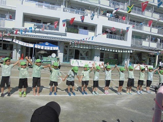 写真:竹馬をやり終えたところです